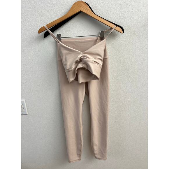 Alo Set Intrigue bra M airlift leggings S light cream - Picture 2 of 12